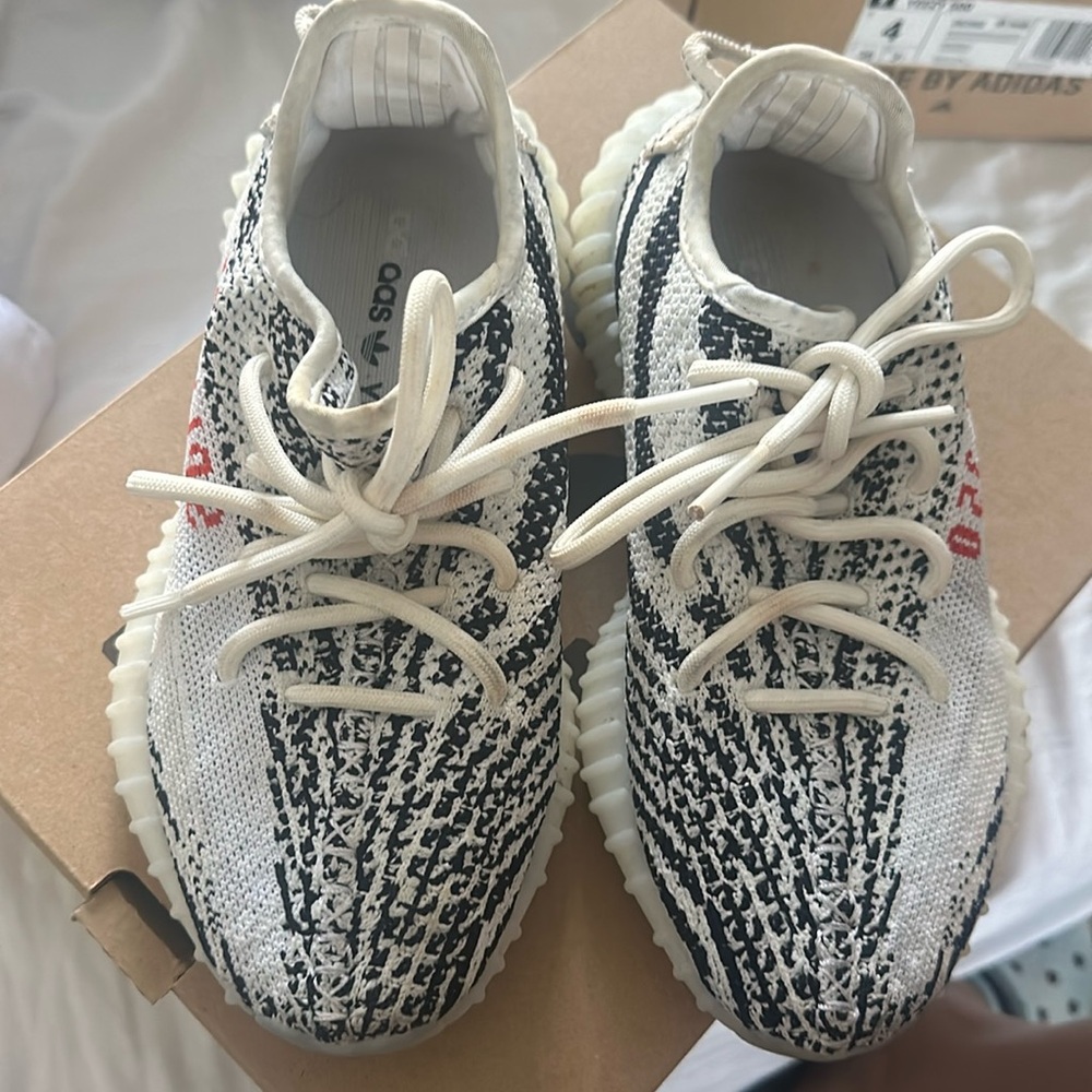 Yeezy 350 V2 (zebra)